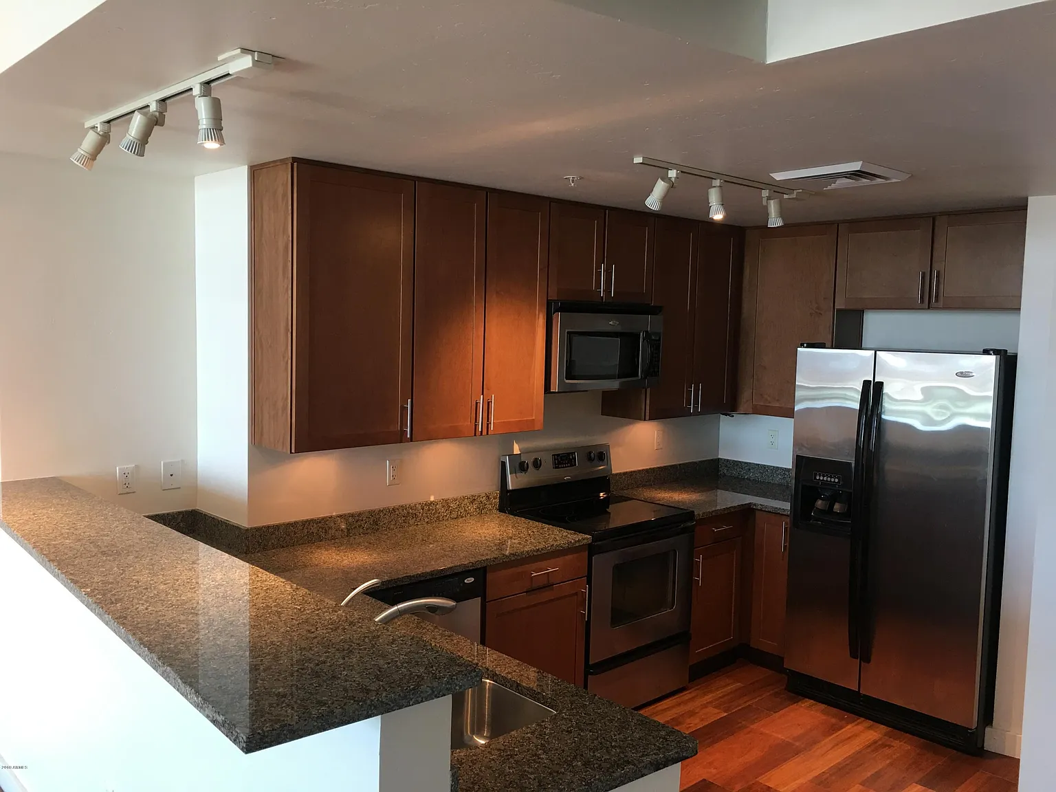 1 bed, 1.5 bath, 996 sqft, $2,095 — Photo 4