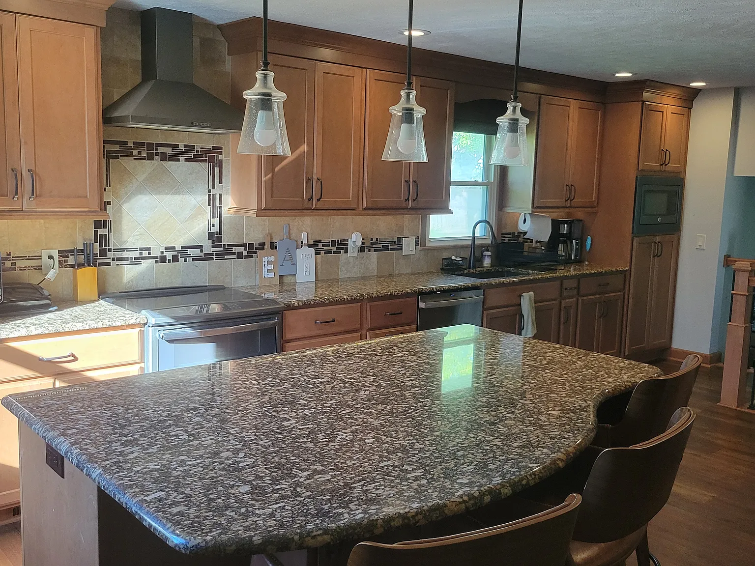3 bed, 2.5 bath, 1568 sqft, $2,350 — Photo 3