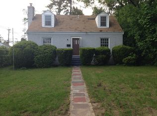 30 Steamboat Rd, Great Neck, NY 11024