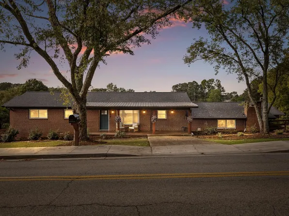 4526 Oakwood Dr, Chattanooga, TN 37416