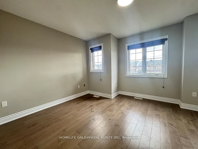 86 Nathan Cres — Photo 17