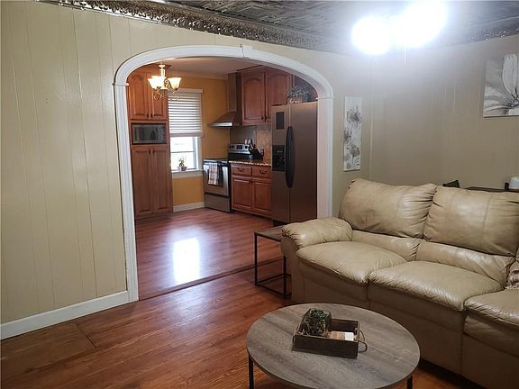 3rd image of 411 S Gage Ave