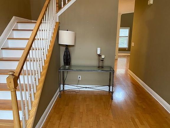 2nd image of 4913 Green Pointe Way NE