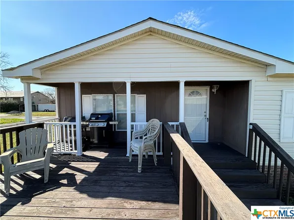 620 N 11th St, Port O Connor, TX 77982