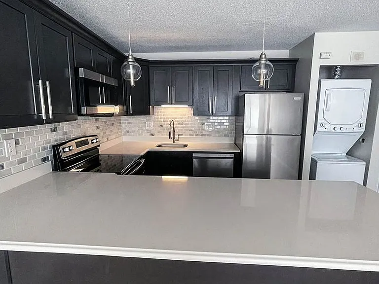 471 Whalley Ave #A — Photo 2