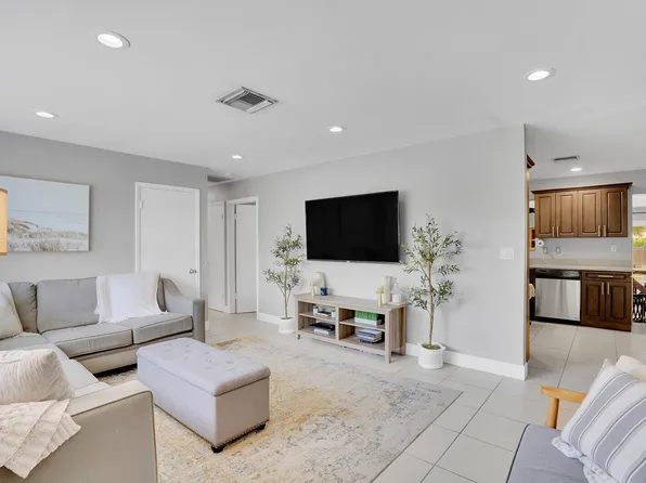 313 Davis Road, Palm Springs, FL 33461