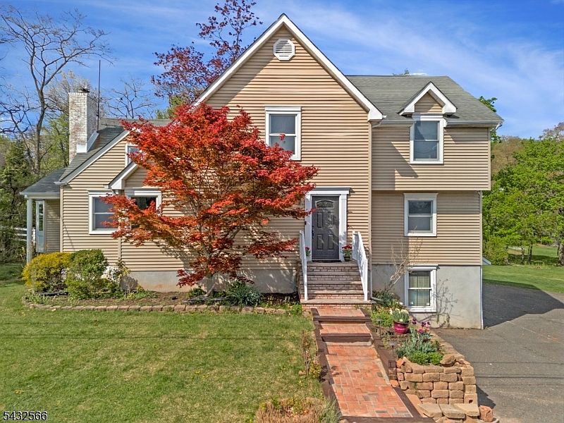 1st image of 1939 Fieldstone Rd
