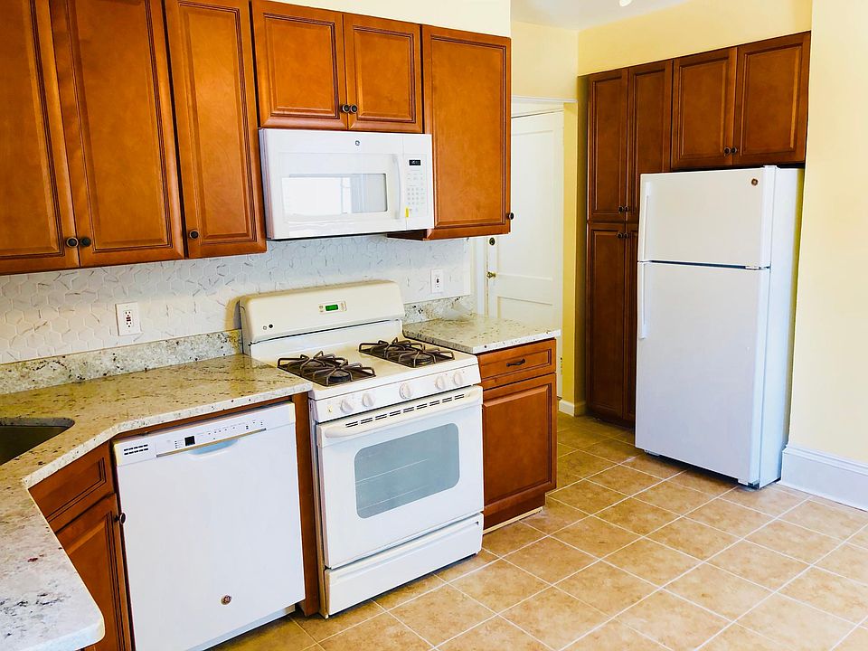 1st image of 10 Woodland Pl