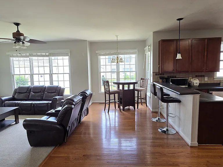 4804 Coachmans Landing Ct — Photo 26