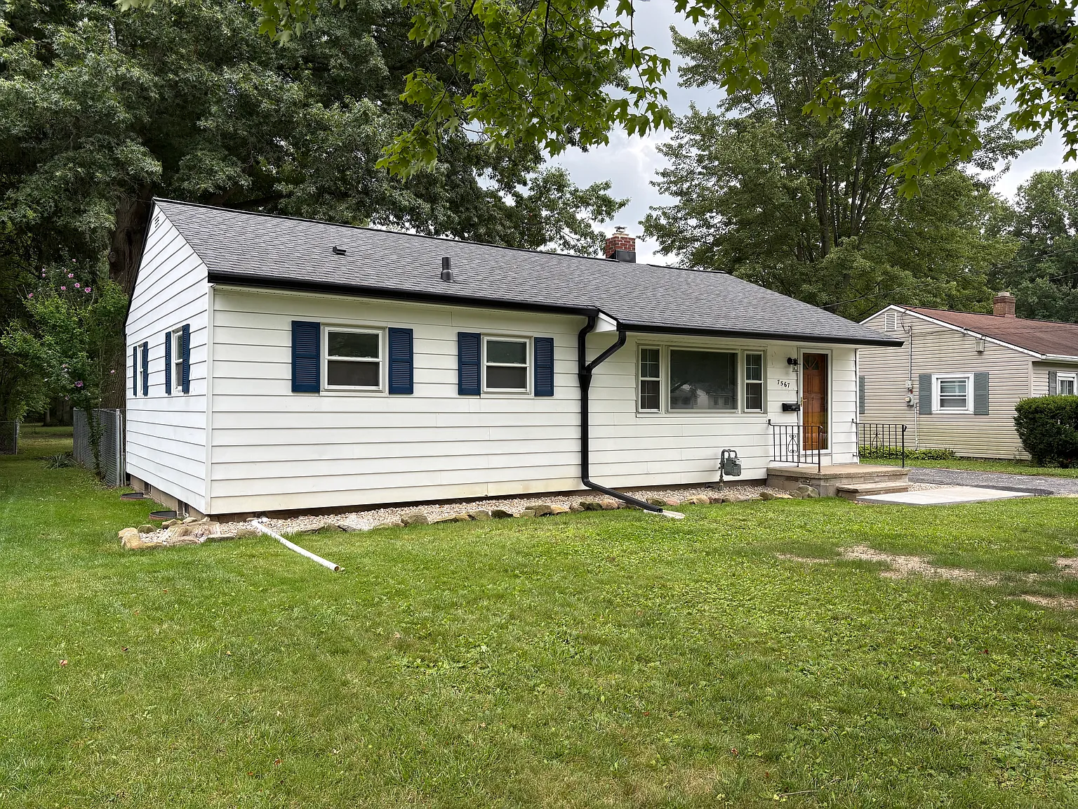 3 bed, 960 sqft, $2,100 — Photo 2