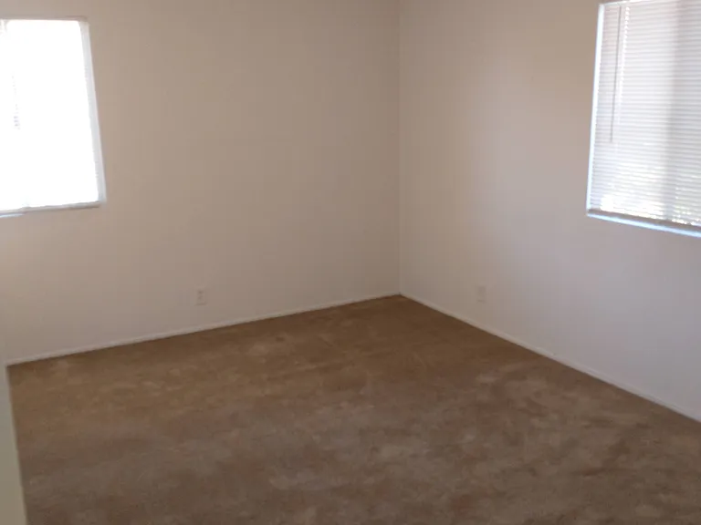 130 N Ivy Ave — Photo 5