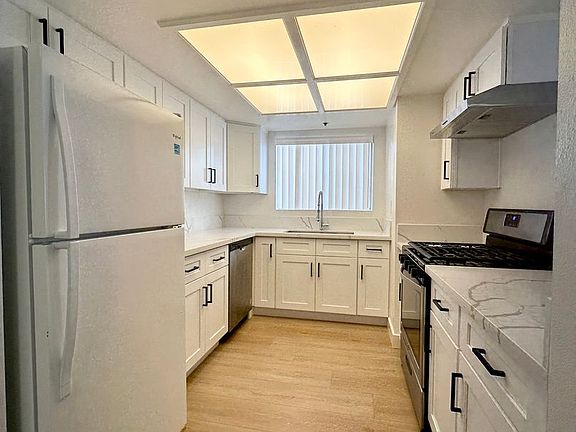 3rd image of 328 E Providencia Ave #101-B