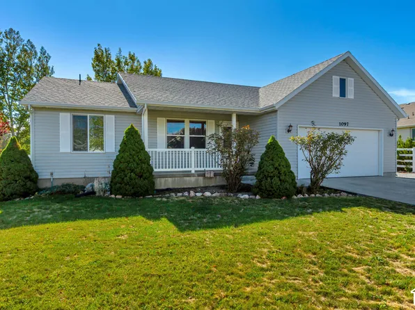 1097 S Legrand Dr, Grantsville, UT 84029