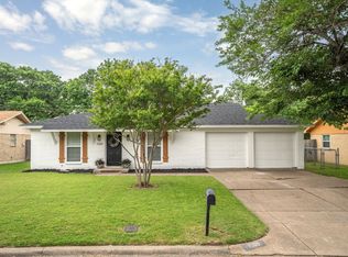 1009 Calcutta St, Hurst, TX 76053
