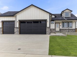 6130 Stillwater Way, Mills, WY 82604