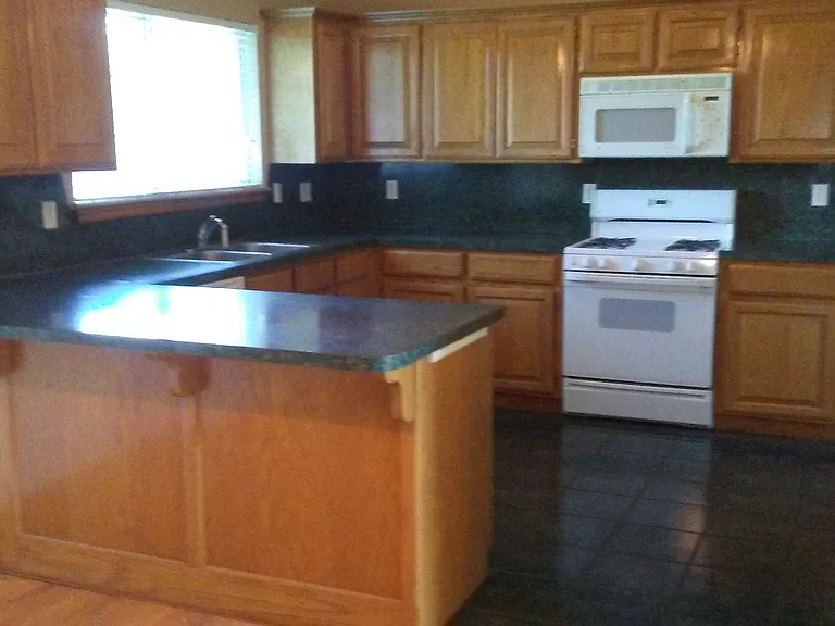 1328 Woodcreek Dr — Photo 2