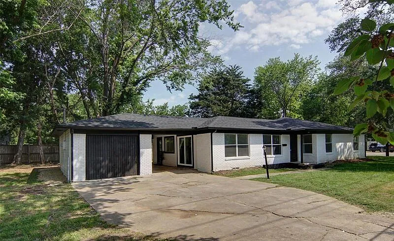 3 bed, 2.0 bath, 1593 sqft, $2,100 — Photo 3
