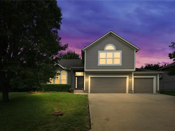 1216 SE Meridian Dr, Lees Summit, MO 64081