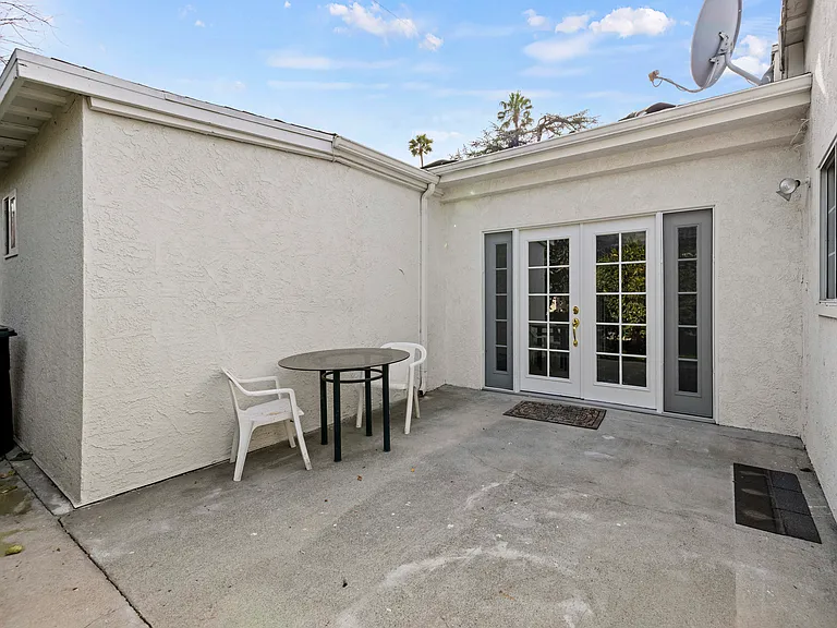 1945 Glenwood Rd — Photo 24