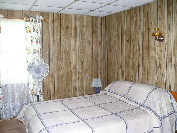 lower level bed room