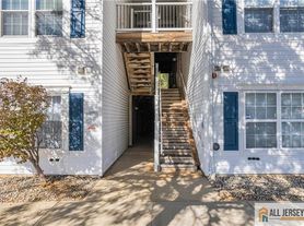 1027 Waterford Dr, Edison, NJ