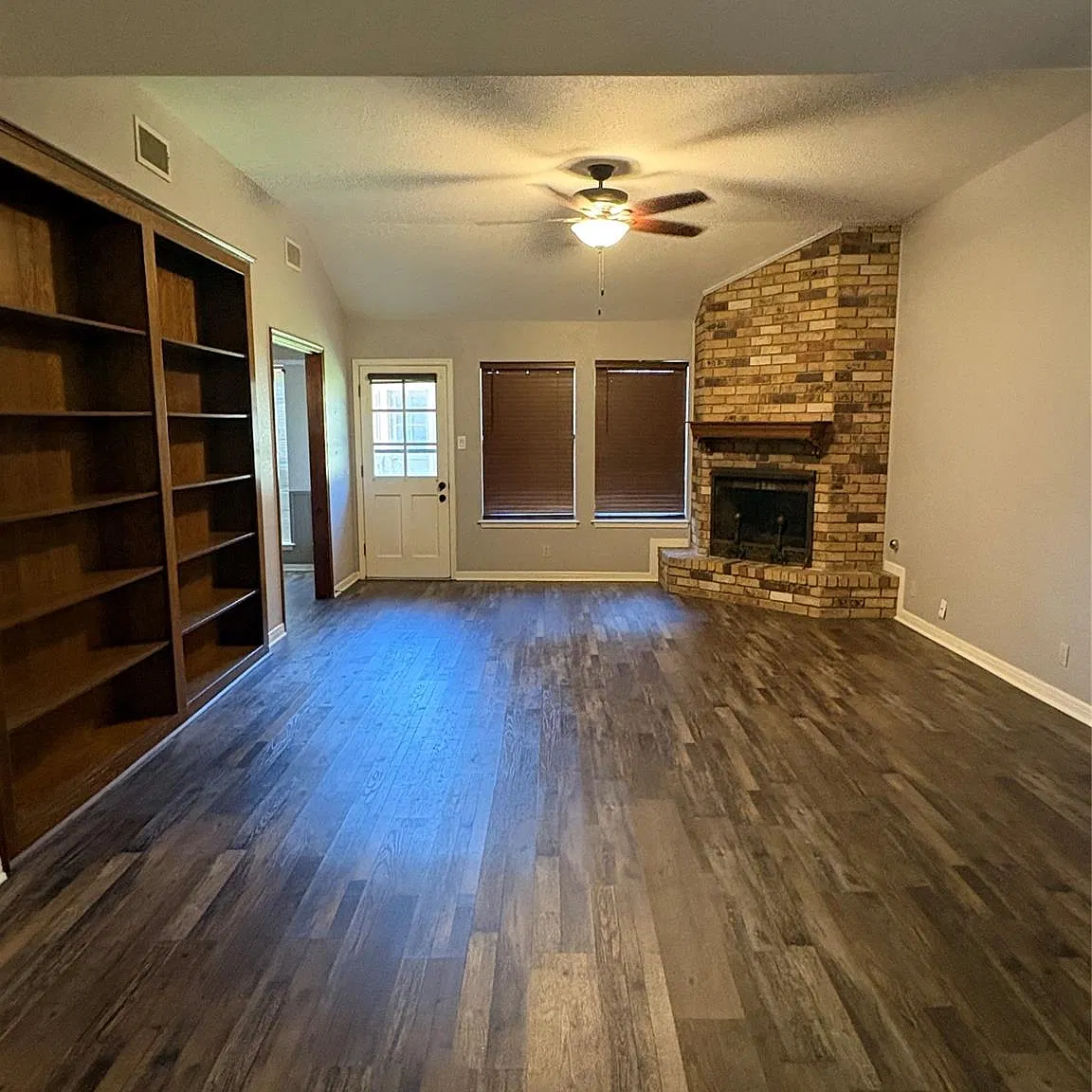 3 bed, 2.0 bath, 1694 sqft, $2,150 — Photo 2