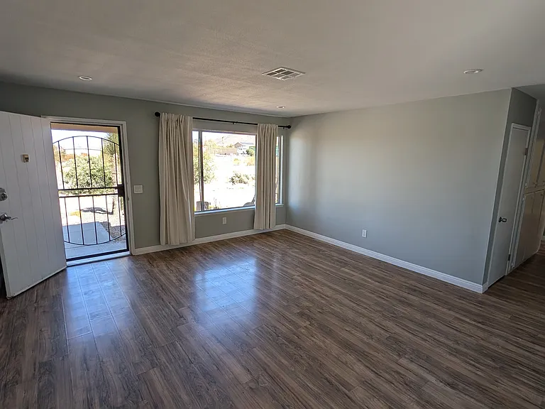 7580 Kellogg Ave — Photo 5