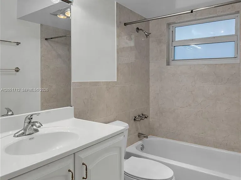 1000 NE 14th Ave #503 — Photo 8