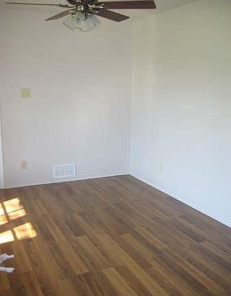 2nd image of 826 E Main St