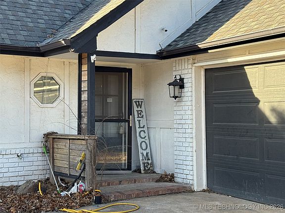 4th image of 1805 N Hickory Pl