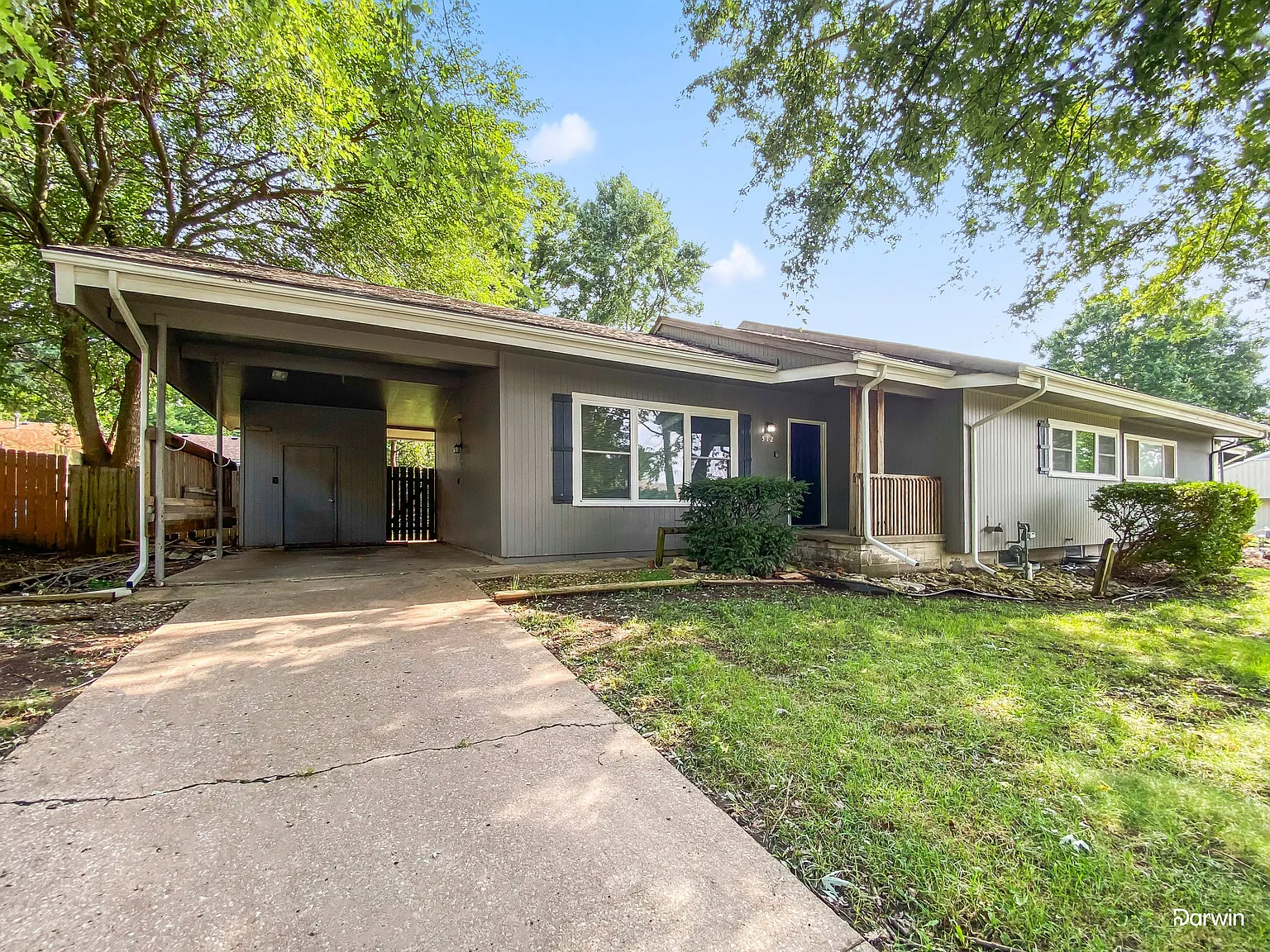 3 bed, 1.0 bath, 1082 sqft, $1,460 — Photo 2
