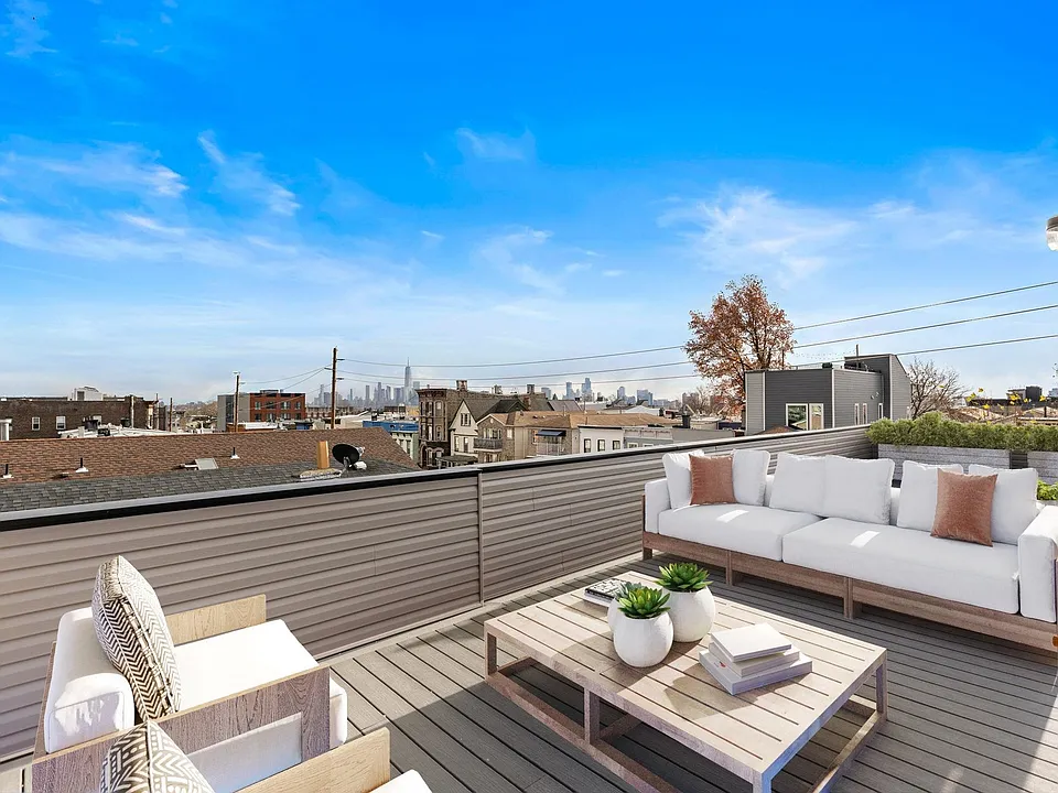 126 North St #2