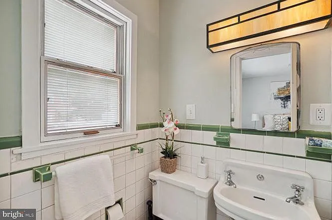 2325 Huidekoper Pl NW — Photo 24