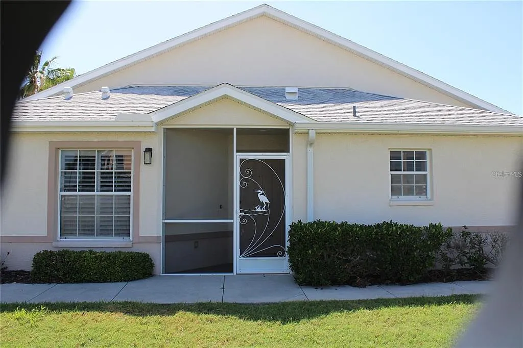 3 bed, 2.0 bath, 1487 sqft, $2,350 — Photo 2