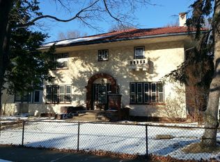 1055 Laurel Ave APT 4, Saint Paul, MN 55104