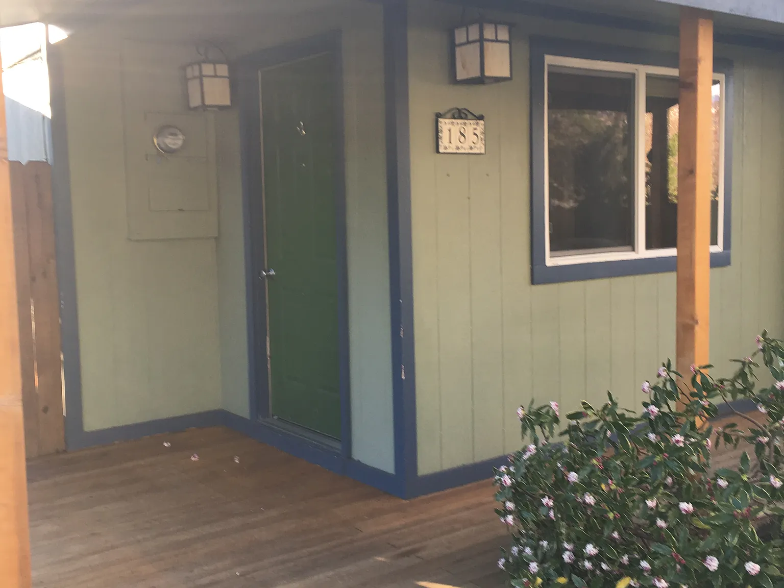 3 bed, 1104 sqft, $2,100 — Photo 2