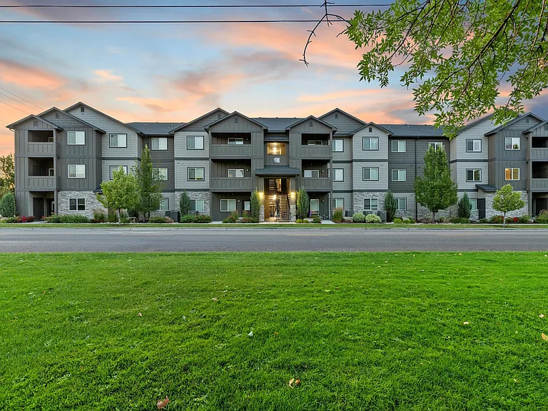 Owyhee Park Apartments — Photo 33