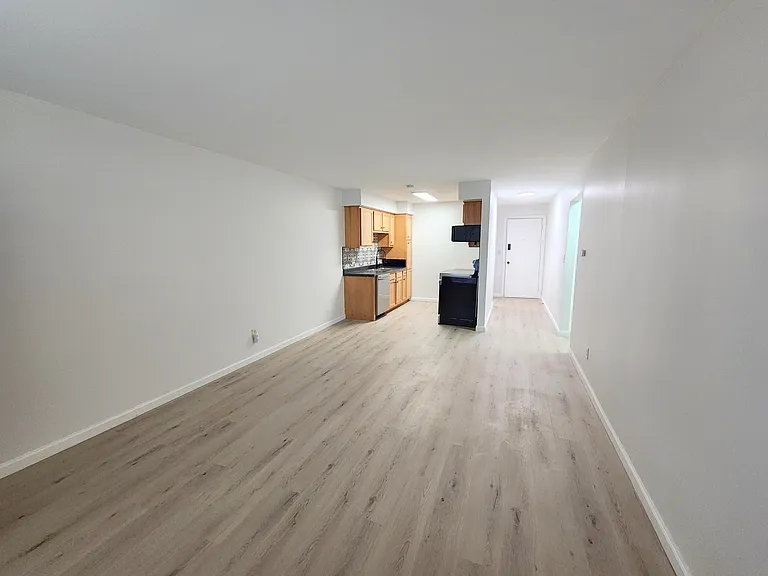14417 Pennsylvania Rd #9 — Photo 3