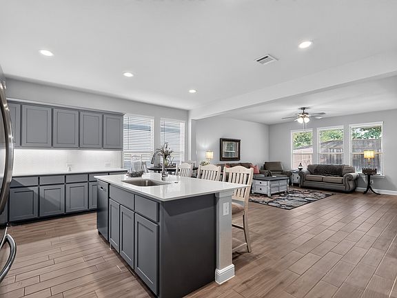 4th image of 400 Dunmore Dr