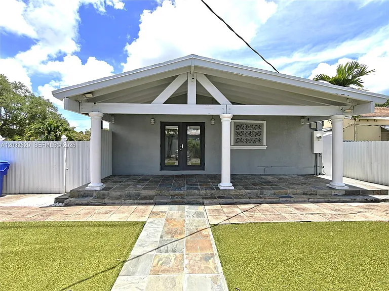 470 SW 25th Rd — Photo 16