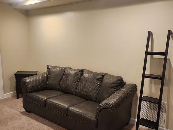 5th image of 11 Cherry Hill Dr