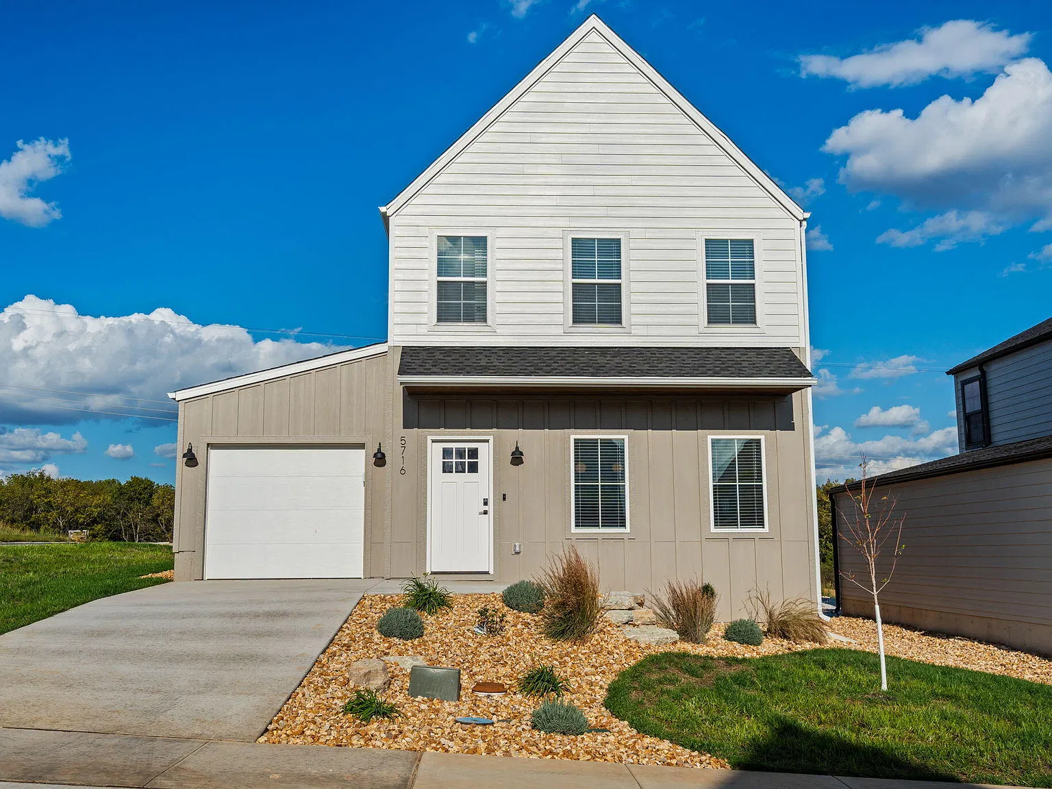4 bed, 3.5 bath, 2100 sqft, $3,095 — Photo 2