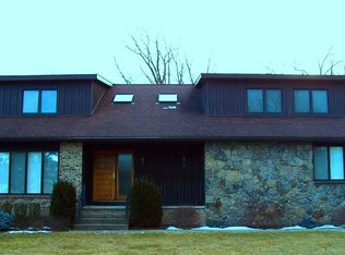 10 Compass Ct, Albany, NY 12205