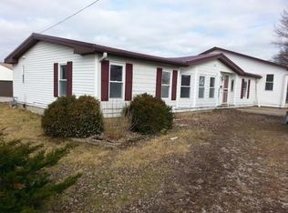 303 W Texas St, Oblong, IL 62449