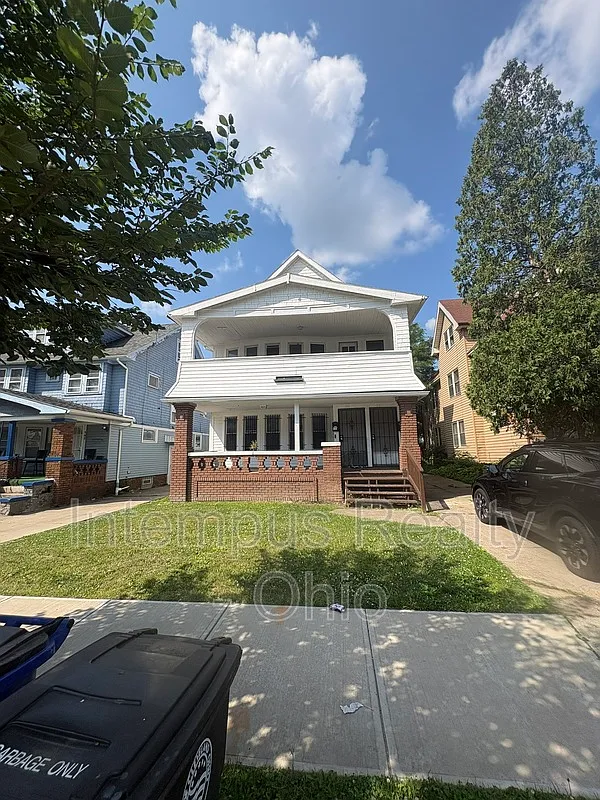 2 bed, 1.0 bath, 1200 sqft, $747 — Photo 2