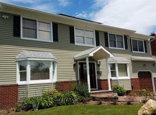 7 Russell Park Rd, Syosset, NY 11791