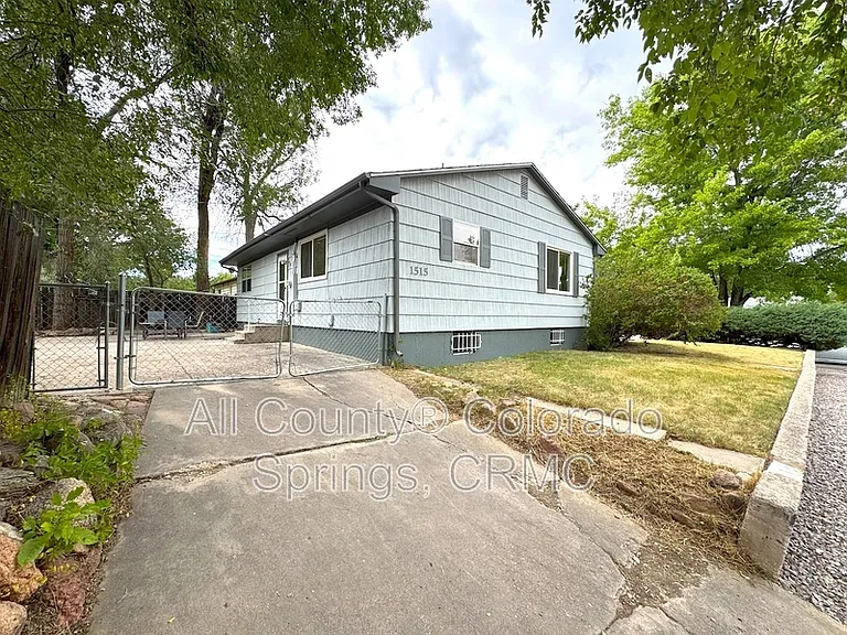 1515 Eagle View Dr — Photo 30