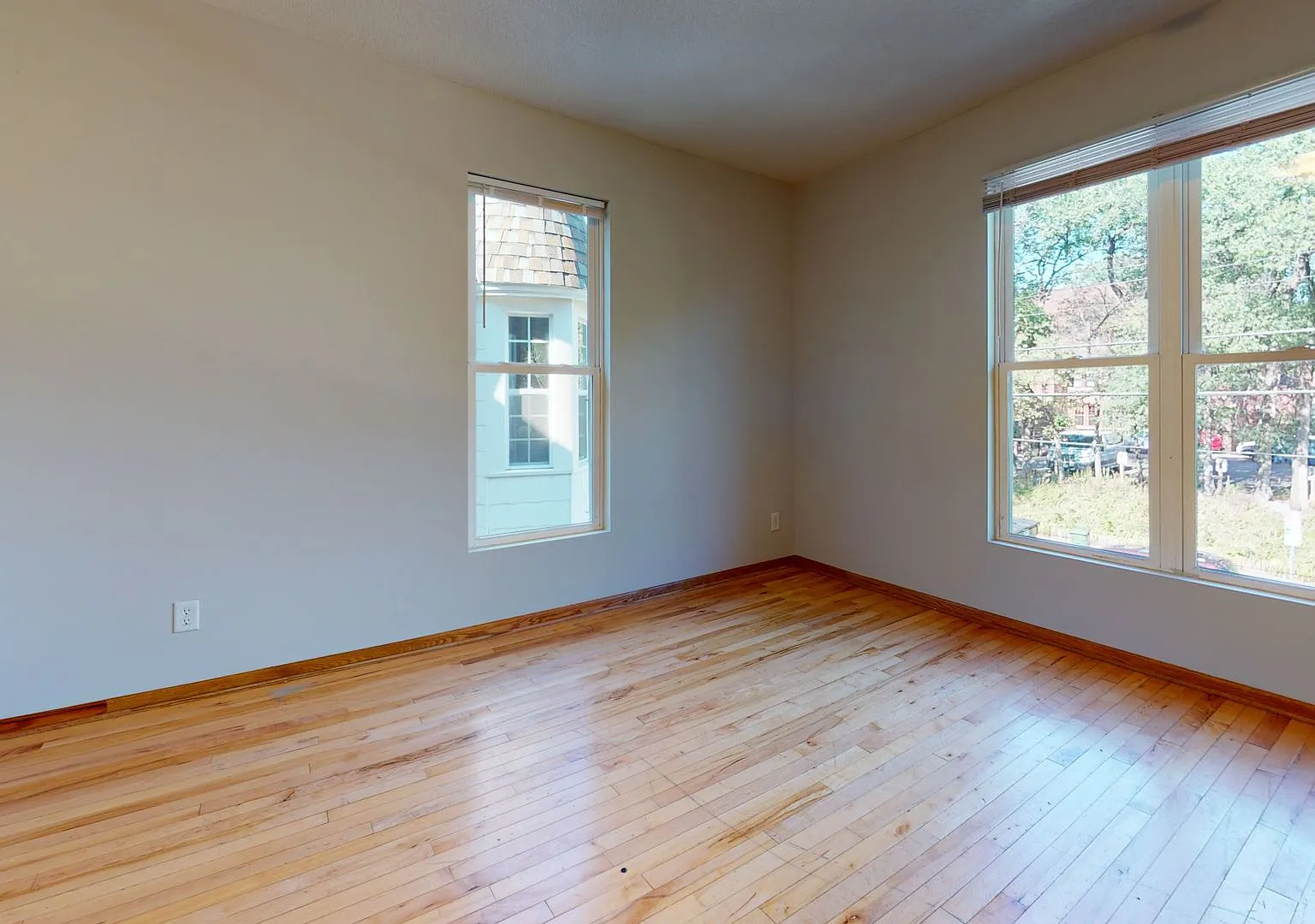 516 12th Ave SE — Photo 3