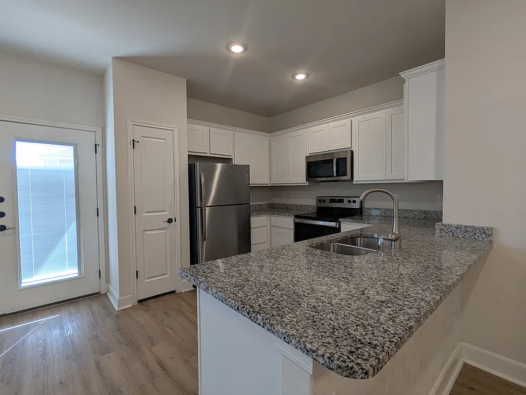 7613 Agave Bnd #101 — Photo 5