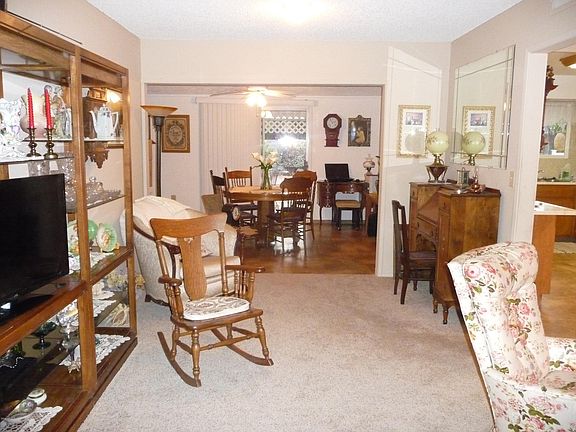 3rd image of 9901 W Prairie Hills Cir